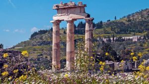 Απόδραση με άρωμα άνοιξης στη Φωκίδα: Δελφοί, Χρισσό και Ιτέα