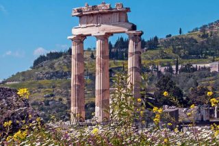 Απόδραση με άρωμα άνοιξης στη Φωκίδα: Δελφοί, Χρισσό και Ιτέα