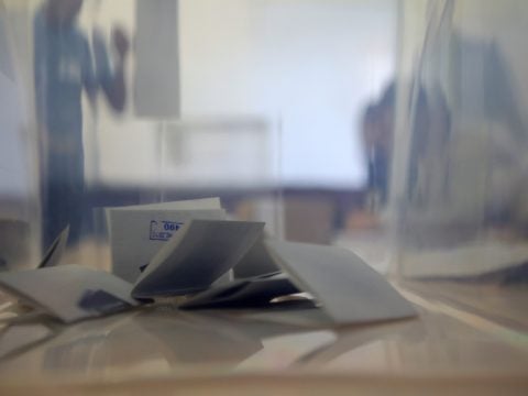 Βουλγαρία: Στις κάλπες οι πολίτες με φαβορί τον φιλορώσο Ρούμεν Ράντοφ