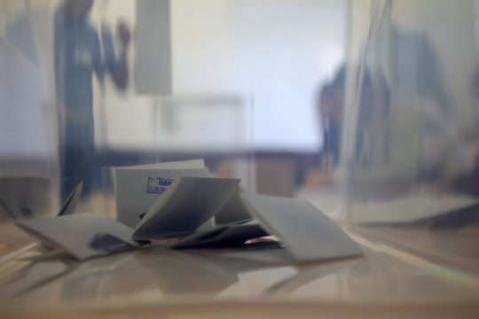 Βουλγαρία: Στις κάλπες οι πολίτες με φαβορί τον φιλορώσο Ρούμεν Ράντοφ