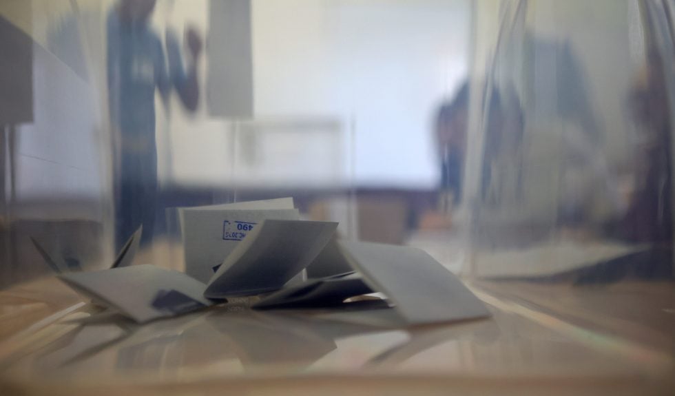 Βουλγαρία: Στις κάλπες οι πολίτες με φαβορί τον φιλορώσο Ρούμεν Ράντοφ