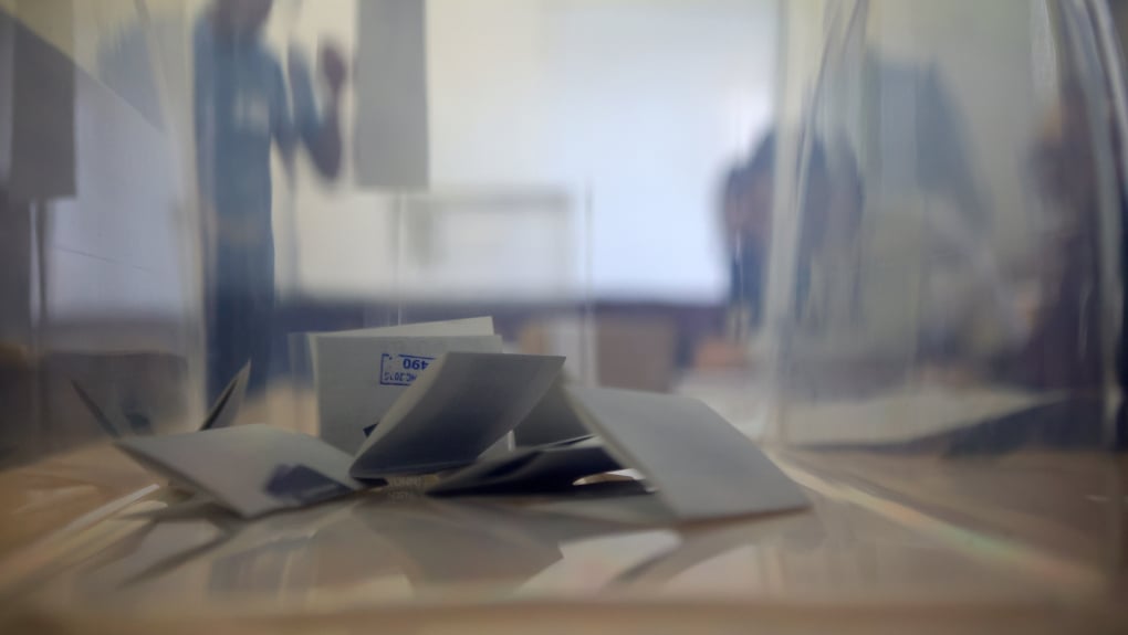 Βουλγαρία: Στις κάλπες οι πολίτες με φαβορί τον φιλορώσο Ρούμεν Ράντοφ
