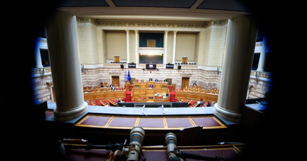 Βαριά η σκιά του ΟΠΕΚΕΠΕ πάνω από τη Βουλή: Οι ατάκες από τη σύγκρουση των κοινοβουλευτικών εκπροσώπων