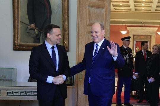 Ο Χάρης Δούκας απένειμε μετάλλιο στον πρίγκιπα Αλβέρτο του Μονακό [βίντεο]