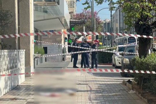 Νεκρή 51χρονη που έπεσε από τον β' όροφο του υπουργείου Τουρισμού