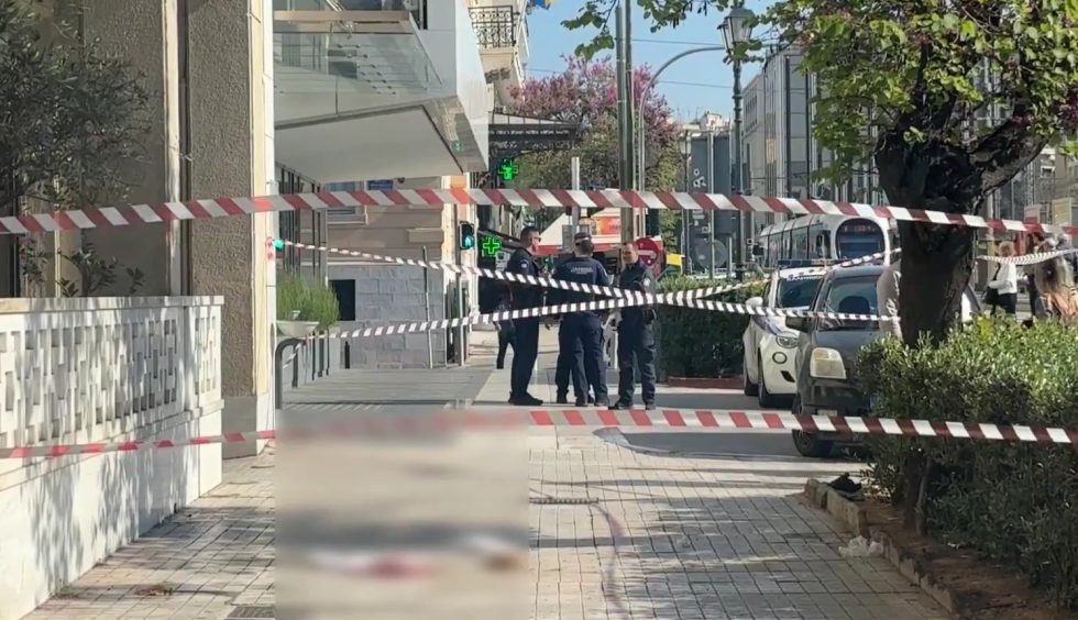 Νεκρή 51χρονη που έπεσε από τον β' όροφο του υπουργείου Τουρισμού