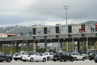 Μεγάλη έξοδος για το Πάσχα: «Βούλιαξαν» δρόμοι, λιμάνια και ΚΤΕΛ – 320.000 οχήματα έφυγαν σε δύο ημέρες