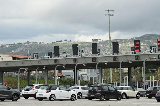Μεγάλη έξοδος για το Πάσχα: «Βούλιαξαν» δρόμοι, λιμάνια και ΚΤΕΛ – 320.000 οχήματα έφυγαν σε δύο ημέρες