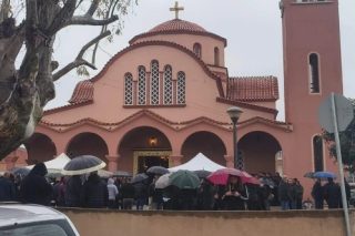 Γυναικοκτονία στην Κρήτη: Το τελευταίο αντίο στην 43χρονη που δολοφονήθηκε από τον πρώην σύντροφό της