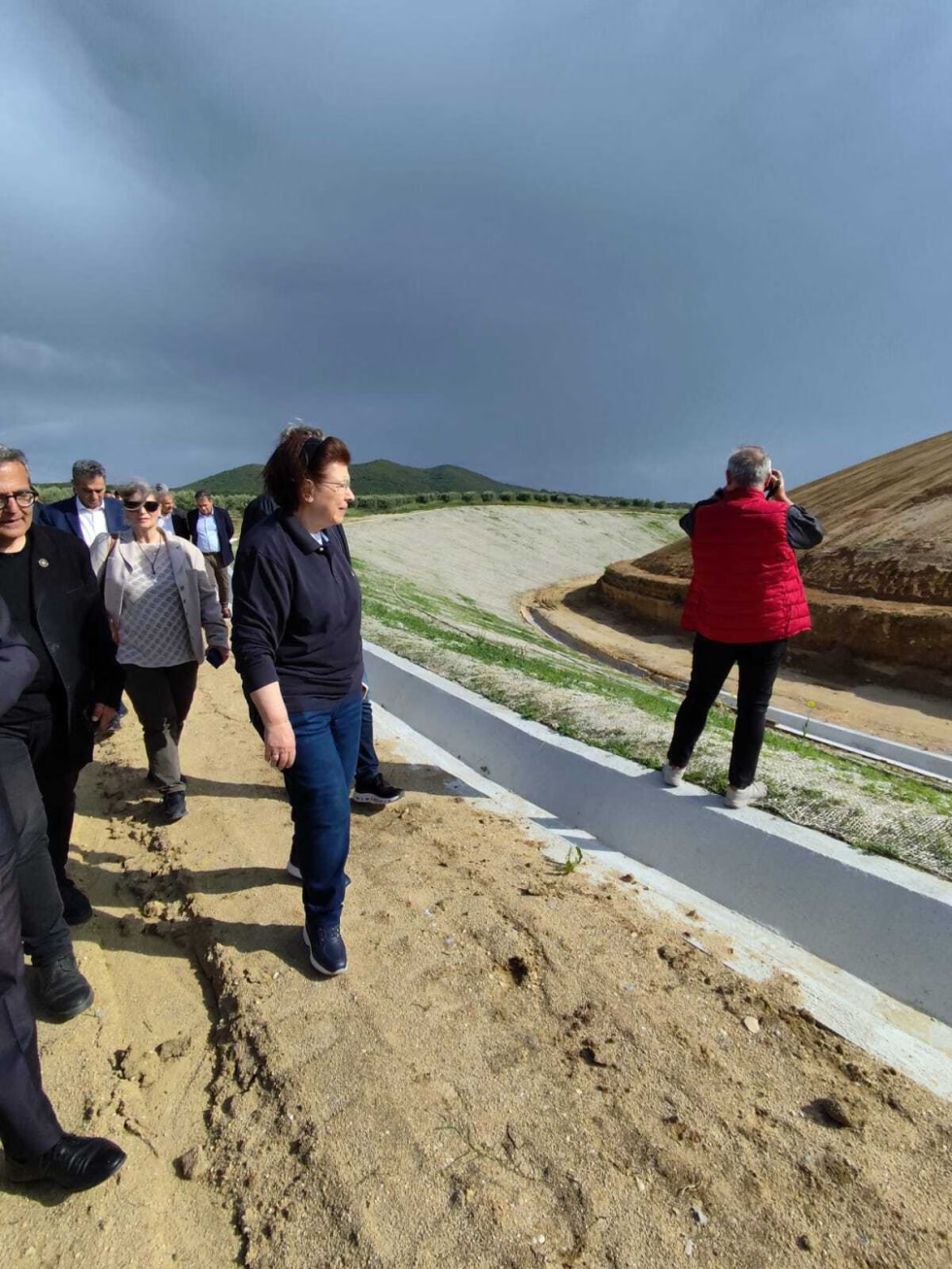 Η υπουργός Πολιτισμού Λίνα Μενδώνη στην αυτοψία στον Τύμβο Καστά | ΥΠ.ΠΟ.