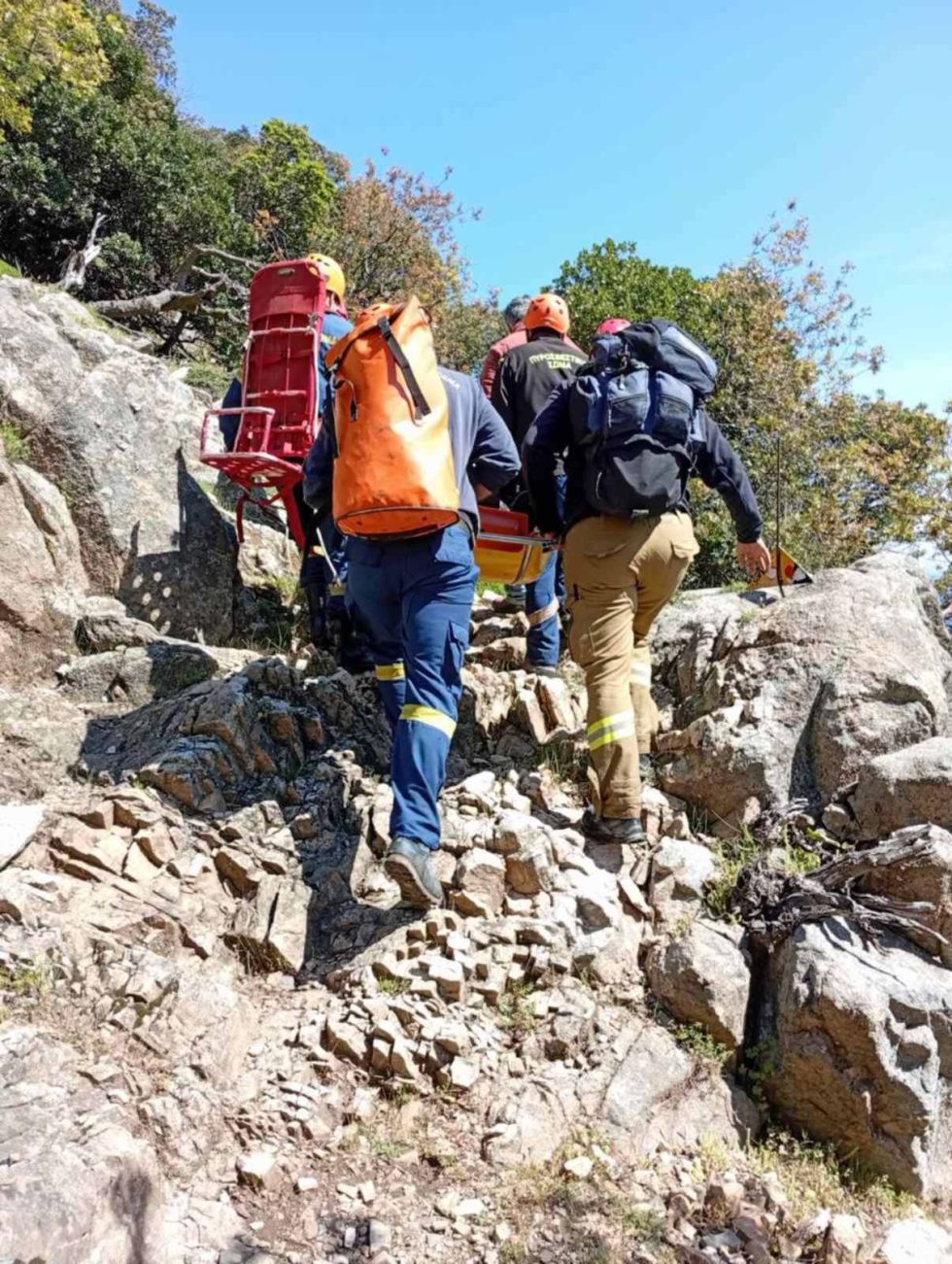 Επιχείρηση διάσωσης τραυματισμένης γυναίκας στη Σαμοθράκη – Έπεσε από ύψος 20 μέτρων [εικόνες]