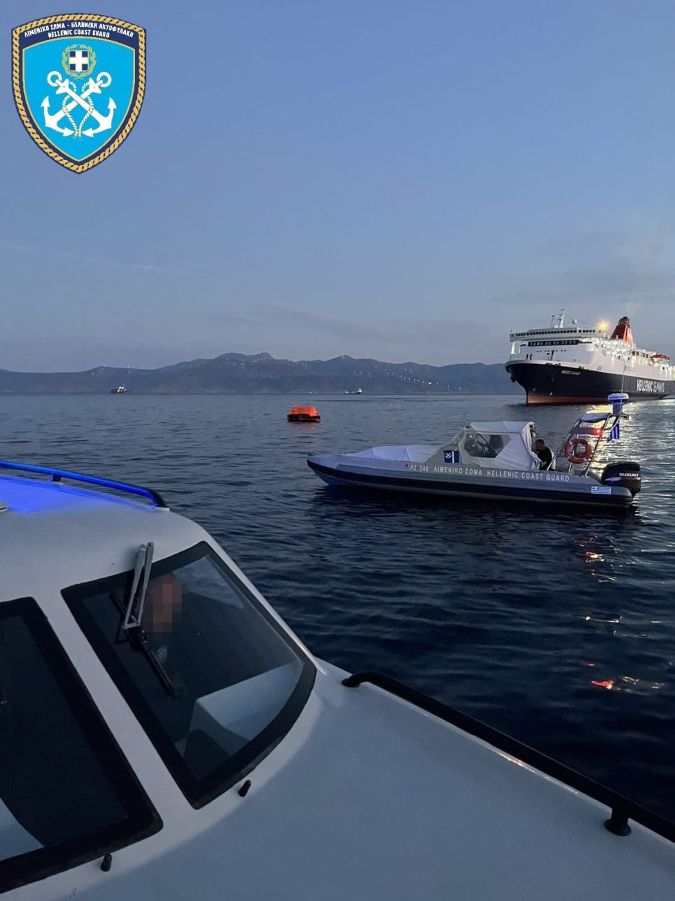 Εικόνες από το ναυάγιο βόρεια της Άνδρου: Το πλοίο μετέφερε 8.000 τόνους σόδας