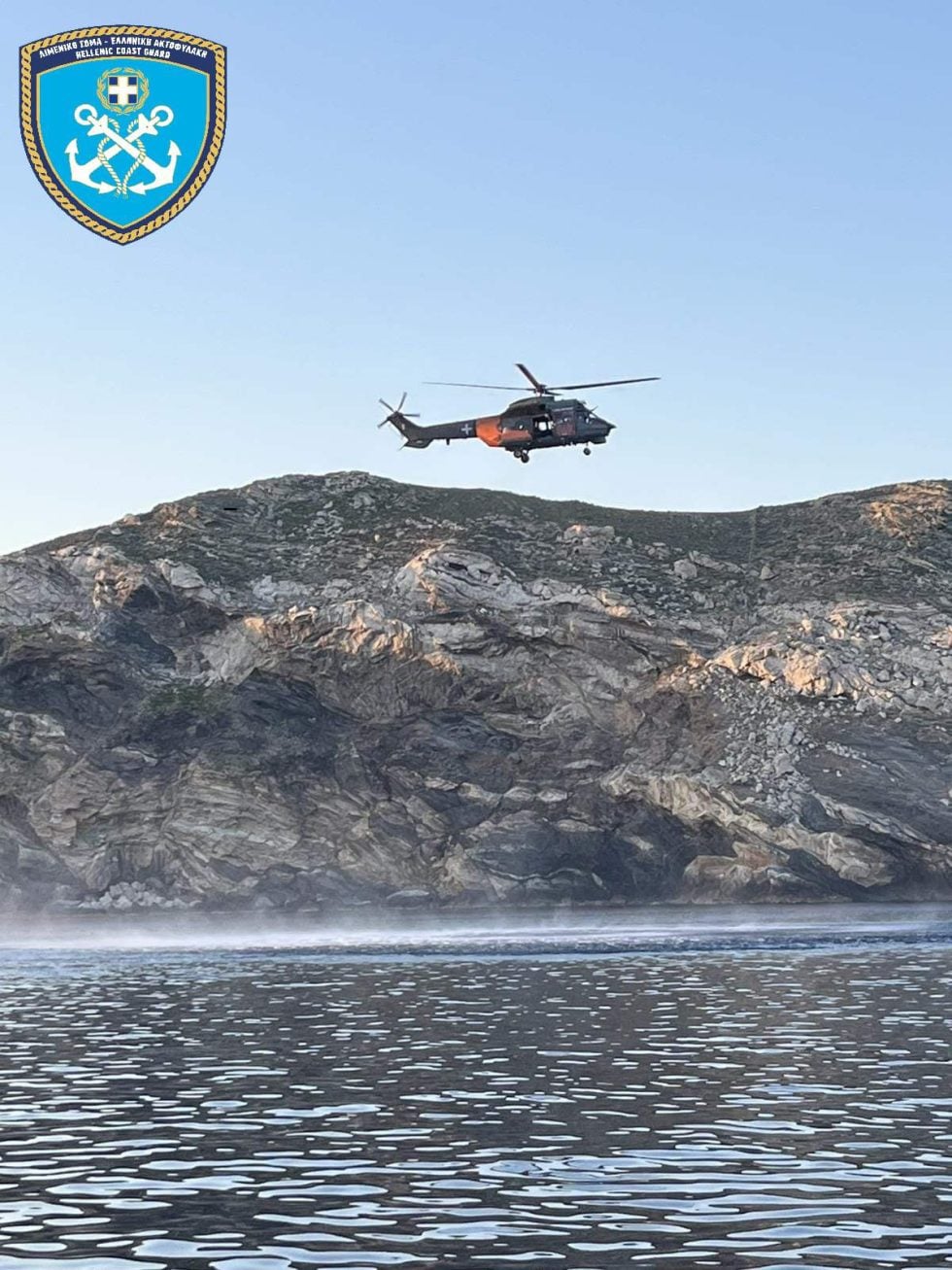 Εικόνες από το ναυάγιο βόρεια της Άνδρου: Το πλοίο μετέφερε 8.000 τόνους σόδας