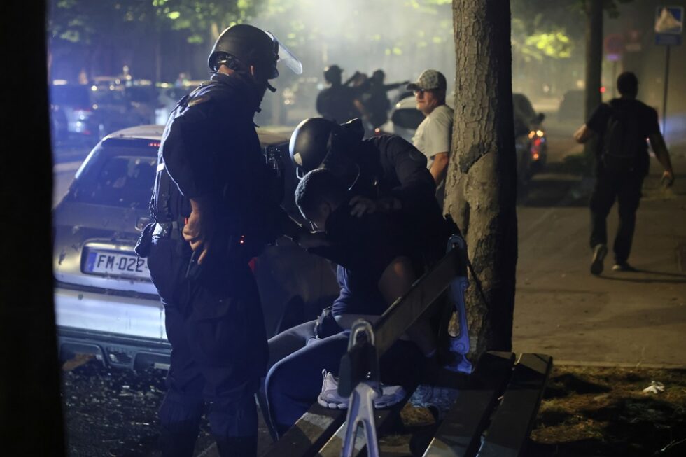 Επεισόδια στο Παρίσι μετά τη νίκη της Παρί Σεν Ζερμέν – Περισσότερες από 400 συλλήψεις [εικόνες – βίντεο]