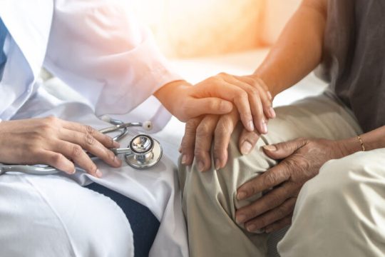 Έβαζαν χέρι σε συντάξεις και επιδόματα ασθενών - Παρέμβαση εισαγγελέα σε ψυχιατρική δομή