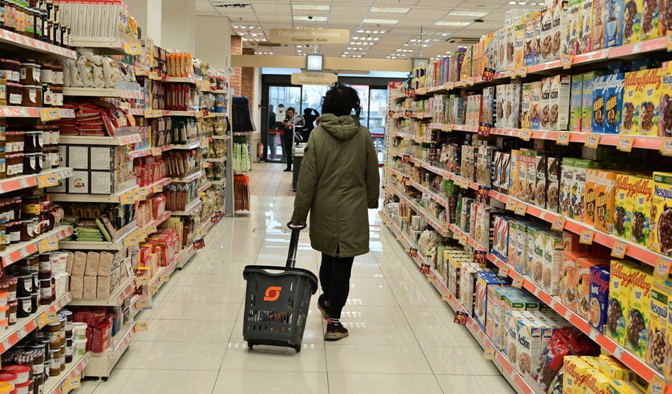 Σουπερμάρκετ: Από τη Δευτέρα οι προτάσεις για μειώσεις τιμών – Ο στόχος και οι κατηγορίες προτεραιότητας