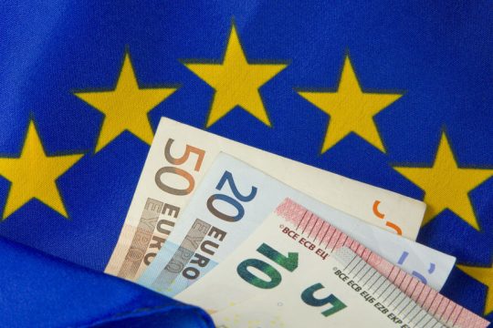 Διάκριση στην κοινωνική αρωγή το κριτήριο διαμονής