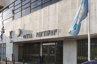 Επιμένει στη συγχώνευση του ΕΛΟΕΝ με την Εστία Ναυτικών