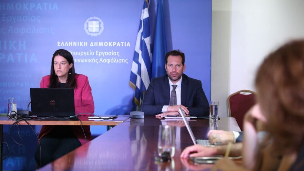 Στο «και πέντε» το νομοσχέδιο για τις ίσες αμοιβές εργασίας μεταξύ αντρών και γυναικών