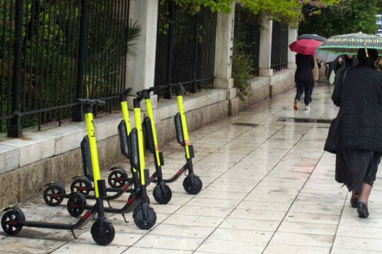 Δεύτερη προσπάθεια από τον Δήμο Αθηναίων για να μπει τάξη στο χάος με τα πατίνια