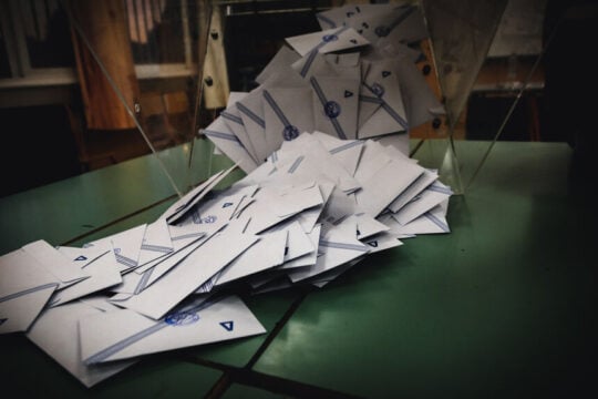 Νέο εκλογικό σύστημα στις αυτοδιοικητικές: Καταργούν την κάλπη της «γαλάζιας» ήττας