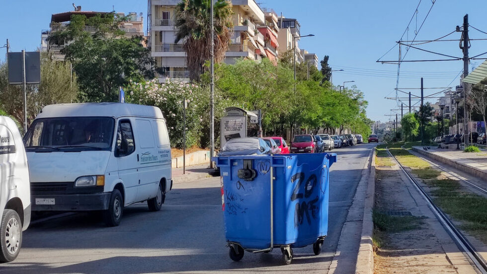 Παραμένει το μυστήριο με την οσμή στα νότια προάστια της Αθήνας – Στο μικροσκόπιο τα πιθανά αίτια