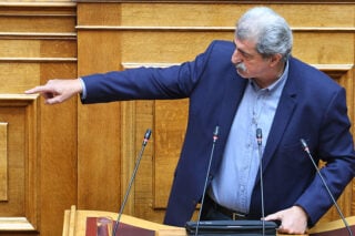 Εχει στοιχειώσει την Αριστερά…