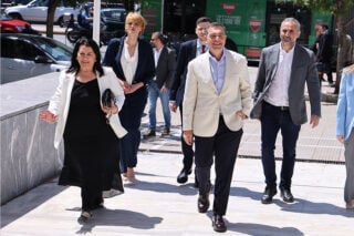 Η τράπουλα ξαναμοιράζεται