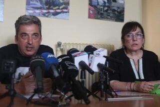 Τέμπη: Γονείς και συγγενείς καταγγέλλουν «τοίχο συγκάλυψης» και καθυστερήσεις