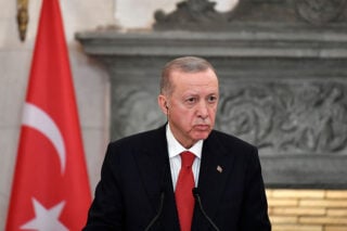 Αιχμάλωτη αντιπολίτευση