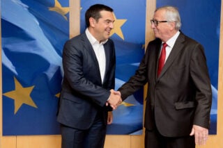 Η δήθεν «αποκάλυψη» Γιούνκερ για τη φορολόγηση των εφοπλιστών που είχε απαντήσει ο Τσίπρας από το 2015