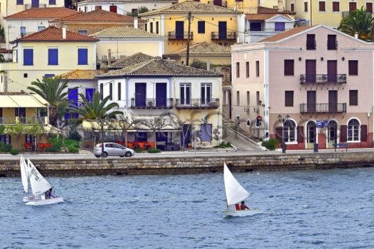 Από το Γαλαξίδι στη λίμνη του Μόρνου
