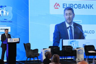 ΠΑΣΟΚ: «Αντίπαλος ο Μητσοτάκης» αλλά και βολές κατά Τσίπρα