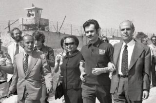 Ο Αλέξανδρος Παναγούλης αποφυλακίζεται από το Μπογιάτι στις 21 Αυγούστου του 1973. Φεύγει συνοδευόμενος από τη μητέρα του Αθηνά και τον αδελφό του Στάθη Παναγούλη