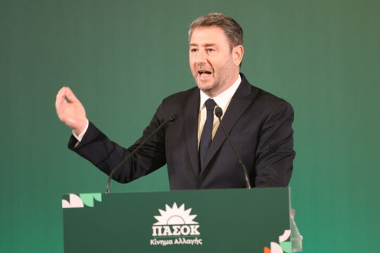 ΠΑΣΟΚ: Σκληρή γραμμή έναντι Τσίπρα και Ν.Δ. – «Mαραθώνιος και όχι σπριντ οι εκλογές»