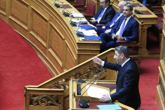 «Απειλεί την εθνική ασφάλεια η αλήθεια από το στόμα του διοικητή της ΕΥΠ και δεν την απειλεί ο δημόσιος εκβιασμός του κ. Μητσοτάκη από τον κ. Ντίλιαν;» διερωτήθηκε ο Ν. Ανδρουλάκης από το βήμα της Βουλής