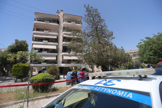 Σοκ στην Ηλιούπολη με τις δύο 17χρονες: «Άκουσα ένα μακρόσυρτο "ααα" και δυνατό κρότο», λέει μάρτυρας