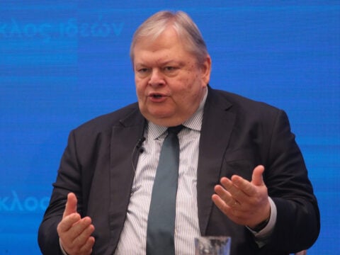 Νέες αιχμές Βενιζέλου κατά της κυβέρνησης: «Ο σεβασμός του Συντάγματος προηγείται της αναθεώρησης του»