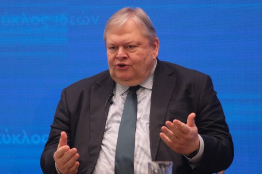 Νέες αιχμές Βενιζέλου κατά της κυβέρνησης: «Ο σεβασμός του Συντάγματος προηγείται της αναθεώρησης του»