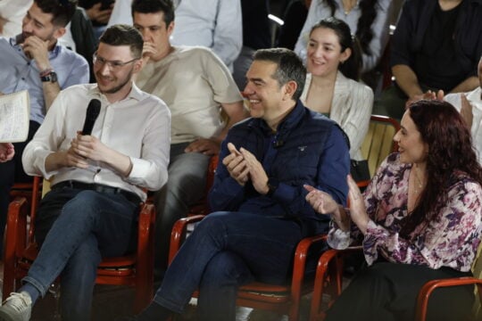 Unmute Now Athens: Ο Αλέξης Τσίπρας ακούει και συνομιλεί με τη νέα γενιά