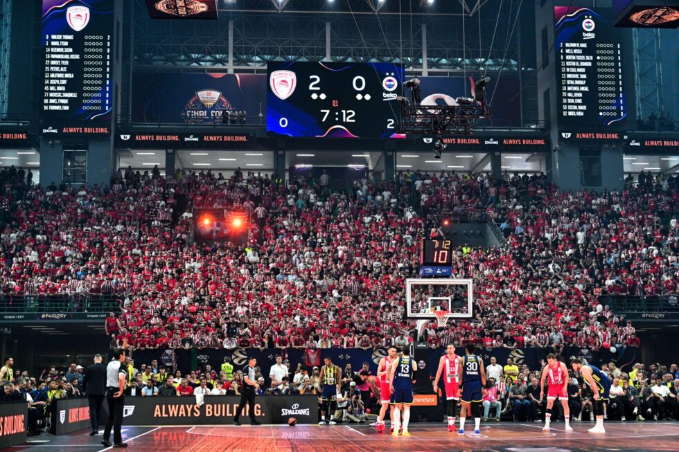 Final four: Κόκκινο πάρτι στο ΟΑΚΑ – Ο Ολυμπιακός διέλυσε τη Φενέρ και προκρίθηκε στον τελικό