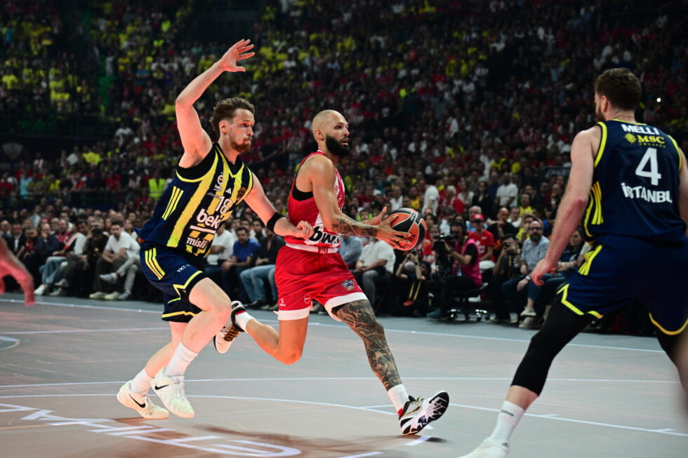 Final four: Κόκκινο πάρτι στο ΟΑΚΑ – Ο Ολυμπιακός διέλυσε τη Φενέρ και προκρίθηκε στον τελικό