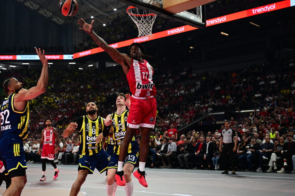 Final four: Κόκκινο πάρτι στο ΟΑΚΑ – Ο Ολυμπιακός διέλυσε τη Φενέρ και προκρίθηκε στον τελικό