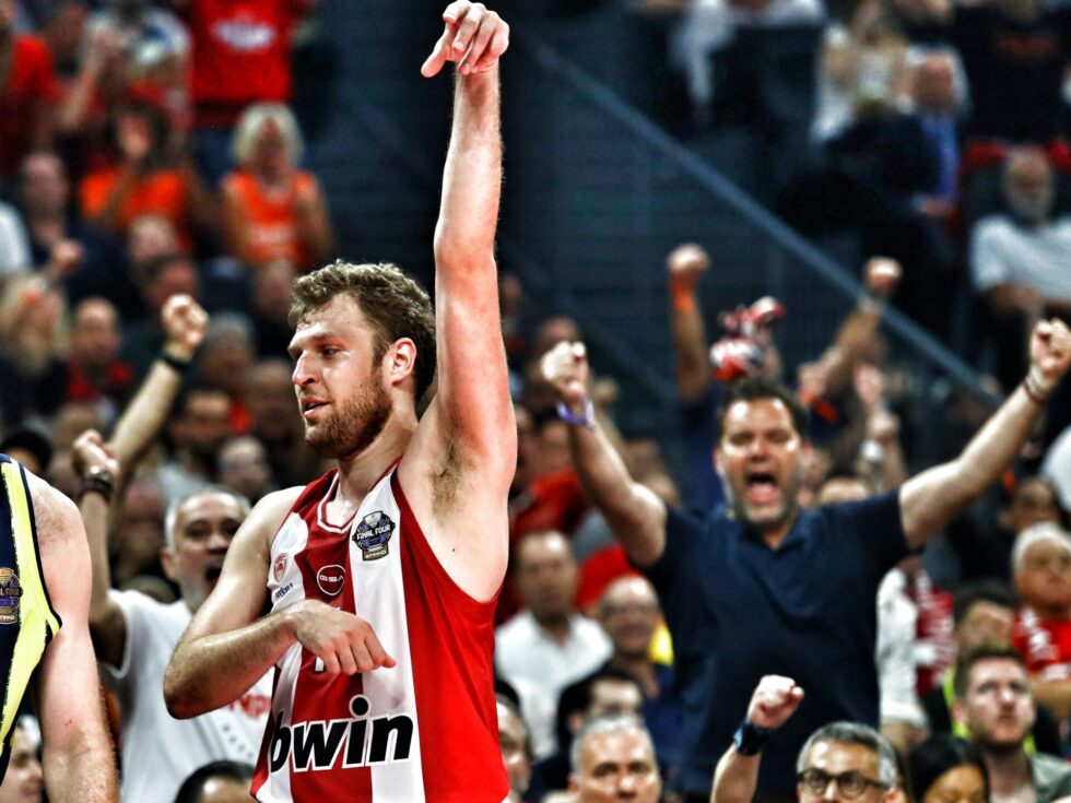 Final four: Κόκκινο πάρτι στο ΟΑΚΑ – Ο Ολυμπιακός διέλυσε τη Φενέρ και προκρίθηκε στον τελικό