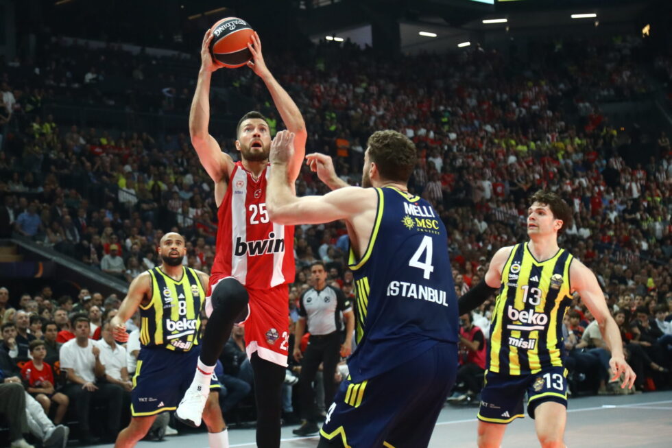 Final four: Κόκκινο πάρτι στο ΟΑΚΑ – Ο Ολυμπιακός διέλυσε τη Φενέρ και προκρίθηκε στον τελικό