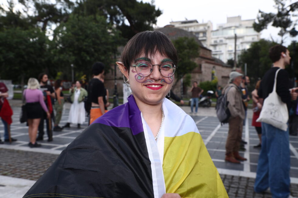 Θεσσαλονίκη: «No pride in war» – Πολύχρωμη παρέλαση υπέρ της διαφορετικότητας και κατά του πολέμου [εικόνες]