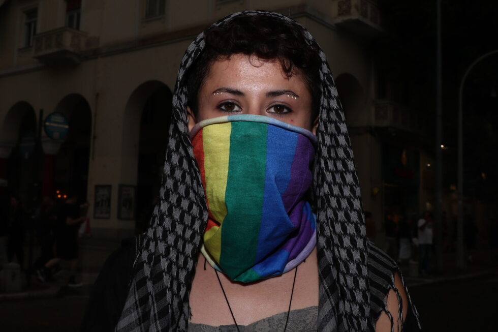 Θεσσαλονίκη: «No pride in war» – Πολύχρωμη παρέλαση υπέρ της διαφορετικότητας και κατά του πολέμου [εικόνες]