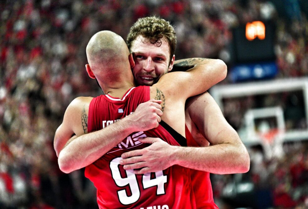 Final four: Οι… πρώτοι έξαλλοι πανηγυρισμοί μετά την κατάκτηση της κούπας [εικόνες – βίντεο]