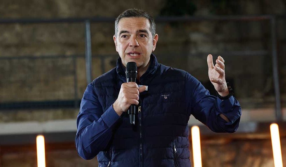 Live: Ο Αλέξης Τσίπρας συνομιλεί με τους κατοίκους στη Νίκαια