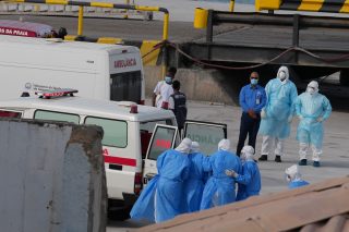 Ανησυχία για τα κρούσματα χανταϊού στο κρουαζιερόπλοιο – «Δεν φορούσαμε μάσκες», λέει επιβάτης